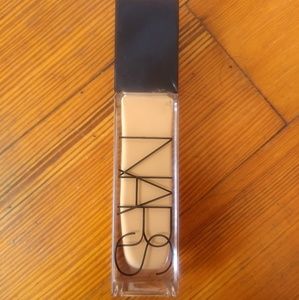NARS Radiant Longwear Foundation (Valencia)